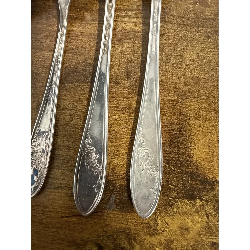 Oneida Community Tudor Plate Silver-Plated Forks Set of 4 Ornate Floral Pattern